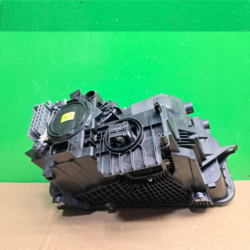 2019 - 2024 Rolls Royce Cullinan Driver side headlight